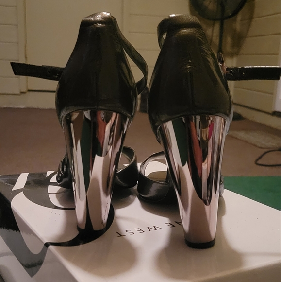 Black and Metallic Heel - Picture 3 of 5